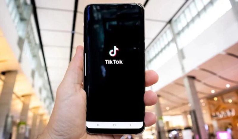 TikTok chasse sur les terres de Twitter, permet les messages avec du texte seul tiktok