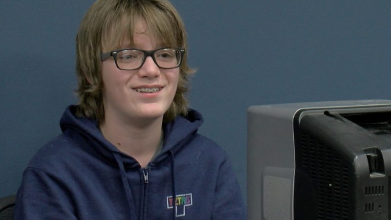 Un adolescent américain devient le premier joueur à battre Tetris ewscripps 1704358147
