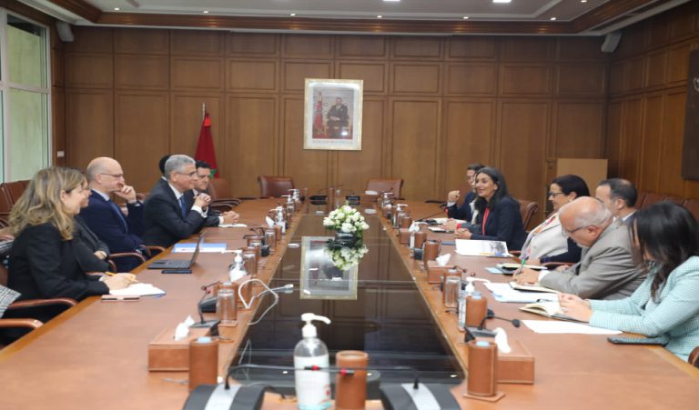 Nadia Fettah s’entretient avec le Vice-Président de la Banque mondiale pour la région MENA Ferid Belhaj nadia fettah farid belhaj 1708430790