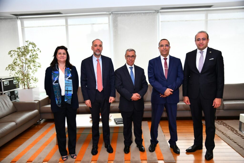 De gauche a droite Hanane El Boury Kamal Mokdad mohamed Karim MounirMohamed El AziziAchraf Tarsim 1536x1024 1