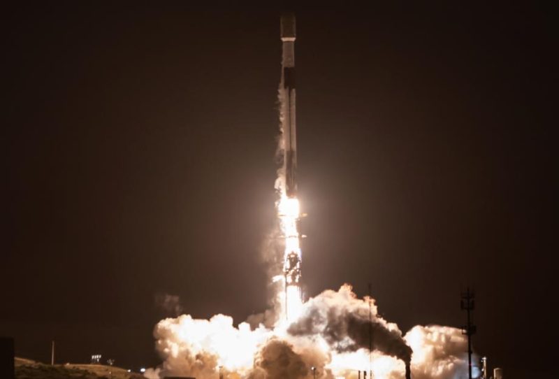 SpaceX lance une nouvelle série de satellites Starlink vers l’orbite vis 0423202612591276