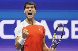 Alcaraz s'impose face à Medvedev et atteint la finale du tournoi ATP 500 de Pékin 1 Alcaraz e1665414495748