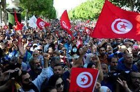 Tunisie : crise économique, pénuries alimentaires...manifestations contre Kais Saïed 1 Tunis e1665908177498