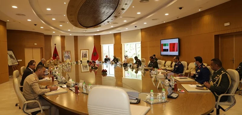 Le Chef d’Etat-Major des Forces Armées Émiraties reçu par le ministre délégué chargé de l’Administration de la Défense Nationale et par le Général de Corps d’Armée, Inspecteur Général des FAR loudiyi emirats e1666195477709