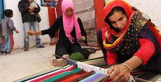Promotion de l’emploi : La GIZ forme de jeunes femmes rurales en e-commerce 1 E commerce femme rural e1667584936891