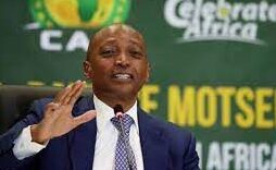 Organisation de la CAN-2025: Le président de la CAF "accueille favorablement" la présentation par le Maroc de sa demande 1 MOtsepe e1668269746235