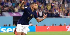 Mondial : La France en 8es de finale après sa victoire sur le Danemark 1 Mbappe e1669545162571