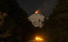 Le volcan chilien Lascar envoie un signal sismique et augmente son activité 1 Volcan salzar e1670919879903
