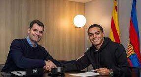 Joao Mendes, le fils de Ronaldinho, rejoint l'équipe réserve du FC Barcelone 1 Joao Mendes e1677866800142