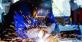 Les prix à la production des industries manufacturières hors raffinage de pétrole continuent de grimper 1 Raffinage industrie e1680184679712