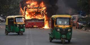 Au moins 25 morts apres lincendie dun bus en Inde