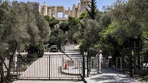 La Grece suffoque lAcropole dAthenes partiellement fermee