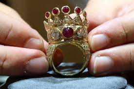 Une bague du rappeur Tupac