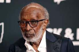 Clarence Avant le 22parrain de la musique noire22