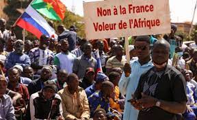 Le ''dégagisme'' antifrançais se répand comme une traînée de poudre en Afrique (Le Figaro) 1 Le degagisme antifrancais