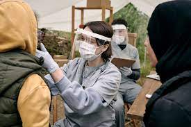 Plus de 300 travailleurs humanitaires ou de sante