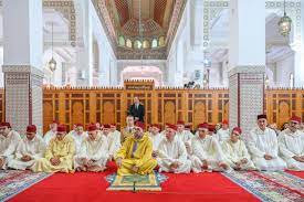 SM le Roi Amir Al Mouminine accomplit la priere du vendredi a la mosquee 22Al Hadi22 a Sale
