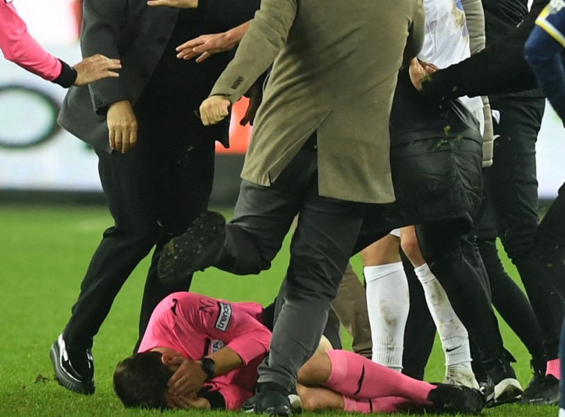 Turquie: un arbitre lynché, le championnat de football suspendu 1 arbitre 1702373860