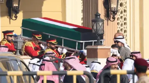 Obsèques de l'émir du Koweït, Cheikh Nawaf Al-Ahmad Al-Jaber Al-Sabah 1 بدء مراسم تشييع أمير الكويت الراحل الشيخ نواف الأحمد الصباح 1702794694817 highres
