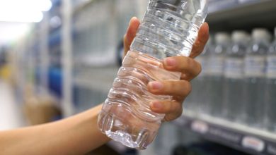 eaux minerales une etude alerte sur la presence de plastique dans les bouteilles 1704788894