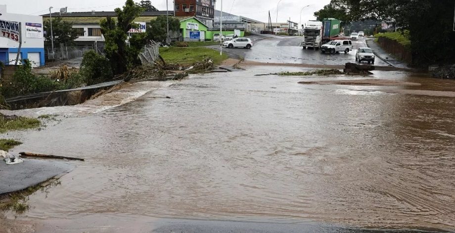Inondations en Afrique du Sud: le KwaZulu-Natal compte les dégâts 1 vis 0106202411044980