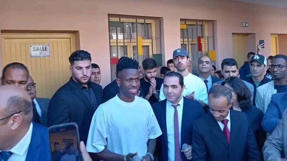 Vinicius JR visite une école publique à Marrakech 1 vini 1708359705