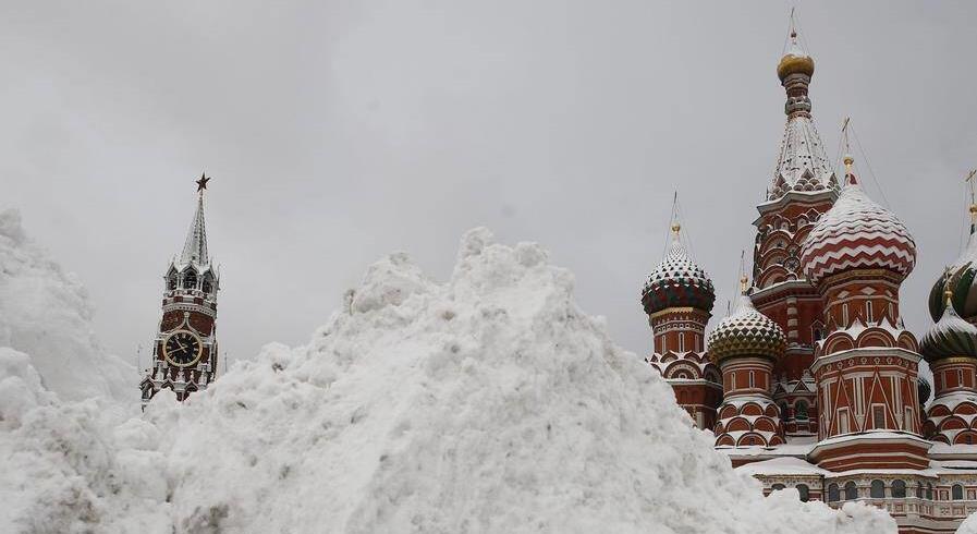 Une forte tempête de neige frappe Moscou 1 vis 0215202417043474