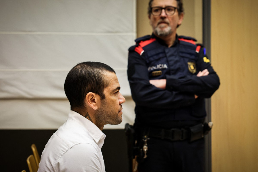 Espagne: faute d'avoir payé la caution, Alves reste en prison pour l'instant 1 brazilian footballer dani alves looks on at the start of his trial at the high court of justice of catalonia in barcelona 1708600986