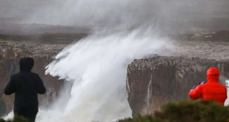 Tempête en Espagne : quatre personnes meurent emportées par des vagues 1 vis 0328202417554776
