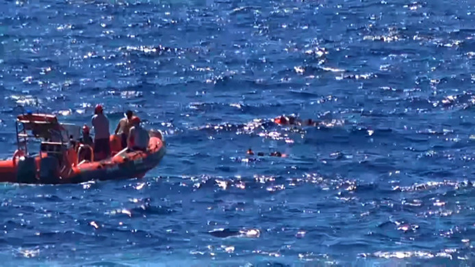 Des migrants morts dans un naufrage près de Lampedusa en Italie 1 photo 2019112419070382