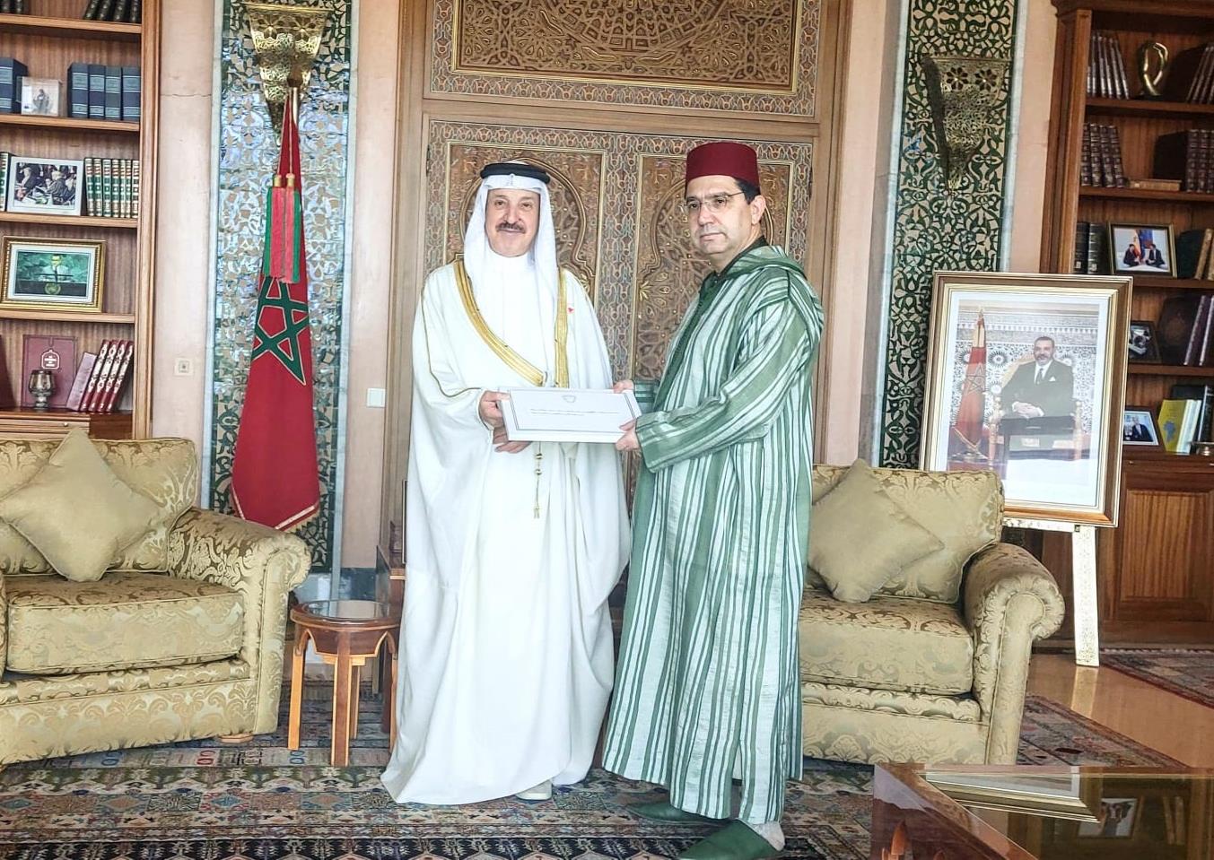 Nasser Bourita reçoit l'ambassadeur de Bahreïn, porteur d'un message écrit à SM le Roi du Souverain bahreïni 1 vis 0405202414450100