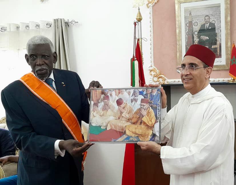 L'ancien ambassadeur du Tchad au Maroc Mahamat Abdelrassoul décoré du Grand Cordon du Wissam Al Alaoui 1 vis 0422202412201112