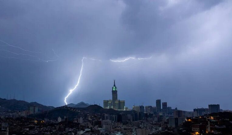 Alerte aux intempéries en Arabie saoudite 1 vis 0424202409102205