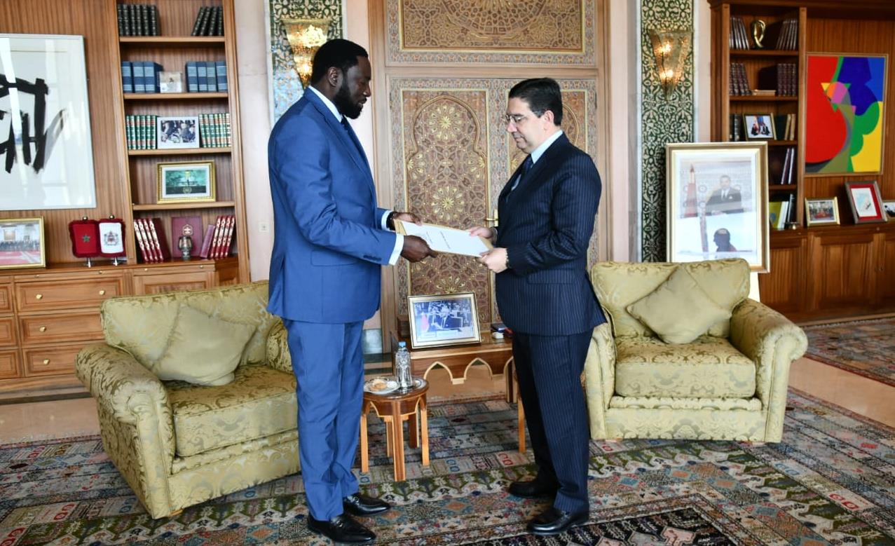 Nasser Bourita reçoit le ministre gambien des AE, porteur d’un message écrit à Sa Majesté le Roi du président de la Gambie 1 vis 0429202414320477