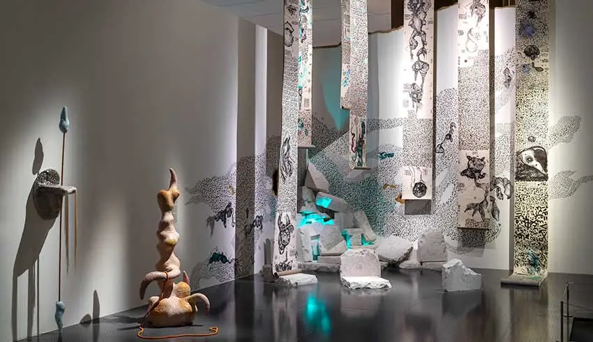 L’art contemporain marocain en force à l’exposition avangardiste “ARABOFUTURS” de l’IMA à Paris 1 arabofuturs 00