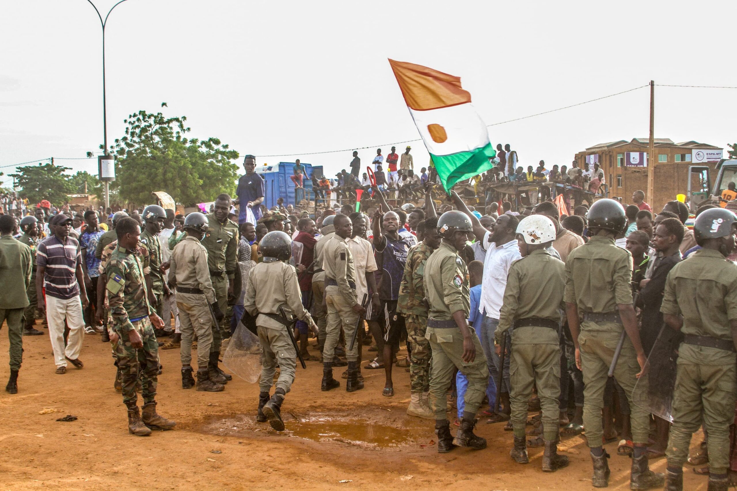 Niger : 20 militaires et un civil tués dans une attaque contre l’armée 1 2023 08 11t214224z 1754902449 rc2xl2a7wsqu rtrmadp 3 niger security 1 scaled