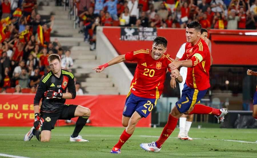 L'Espagne écrase l'Irlande du Nord en amical (5-1) 1 vis 0608202423420628