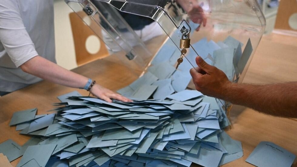 L’Alliance de gauche créé la surprise et se place en tête des législatives en France 1 Legislatives 1