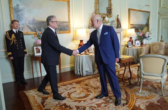 Keir Starmer nommé Premier ministre britannique par le Roi Charles III 1 vis 0705202412323679
