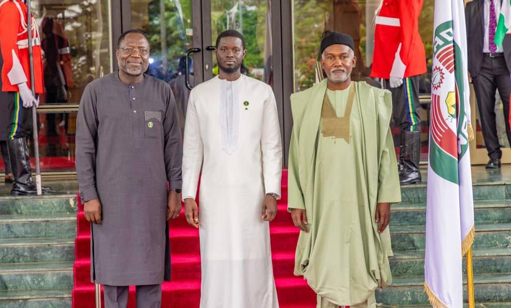 Retrait de la CEDEAO: le président sénégalais, "facilitateur", souligne la nécessité du dialogue avec les trois Etats sahéliens 1 vis 0708202415165237