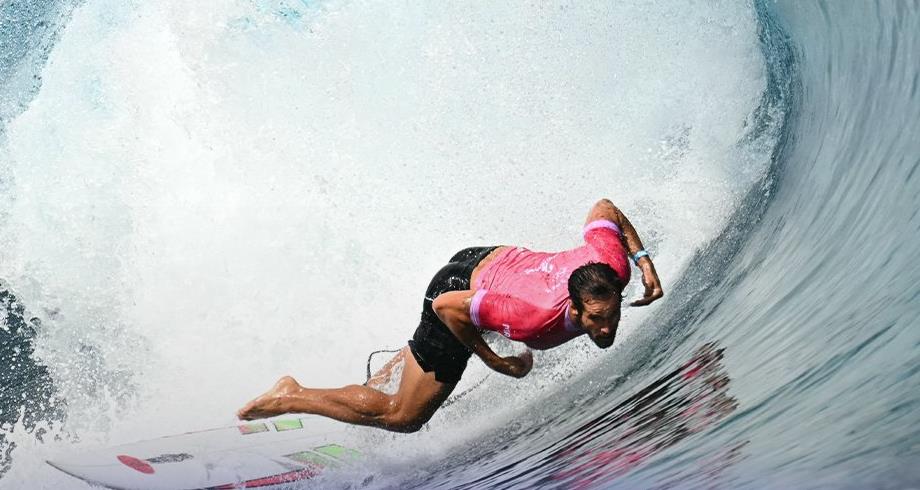 JO 2024 : le surfeur marocain Ramzi Boukhiam qualifié pour le deuxième tour 1 vis 0727202422224590
