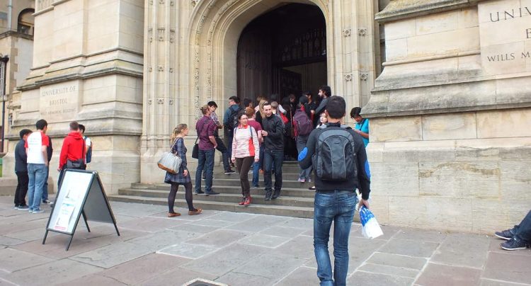 Baisse du nombre d’étudiants étrangers dans les universités britanniques 1 etudiants e1723733954350