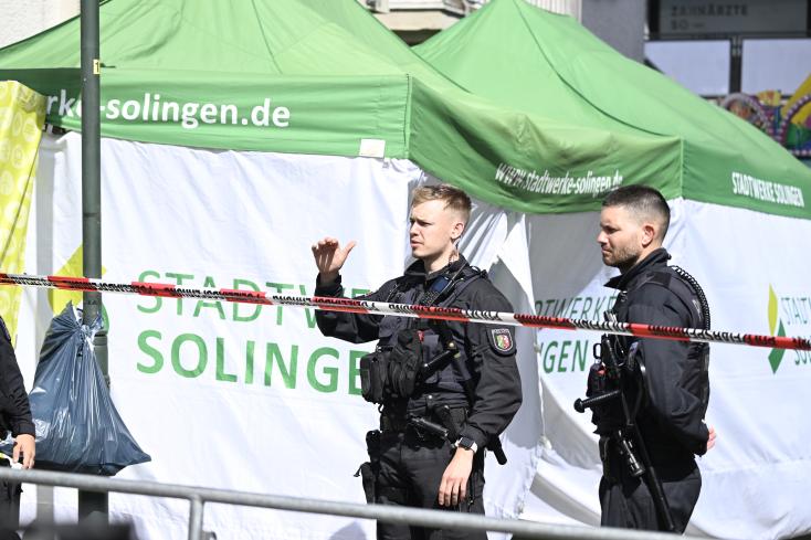 Allemagne : L’EI revendique l’attaque de Solingen, l’auteur toujours en fuite 1 field media image 2859321 80dc465e2f50623d13746469e844e0fd1b4e1144
