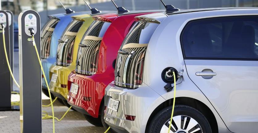 Augmentation des voitures électriques dans l’Union européenne 1 vis 0123202412412675
