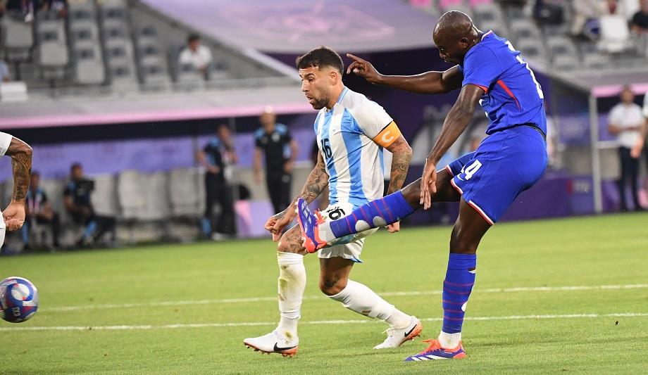 Foot: La France se qualifie pour les demi-finales des JO en battant l'Argentine 1 vis 0803202400085495