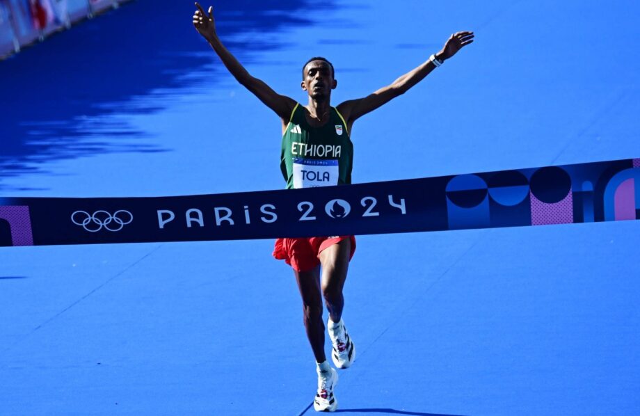 JO 2024 : L'Éthiopien Tamirat Tola remporte l'épreuve du marathon et bat le record olympique 1 vis 0810202410064233