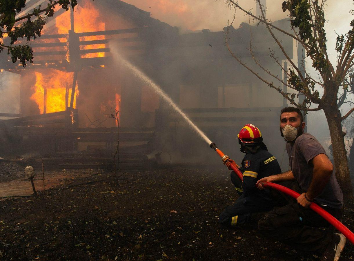 Incendies en Grèce: un corps découvert dans une usine détruite par les flammes 1 vis 0813202409585469