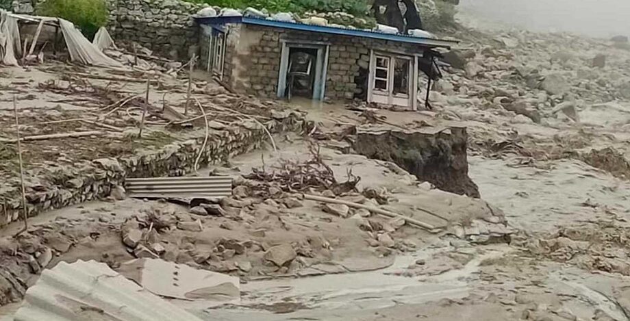 Népal : la rupture d’un lac glaciaire inonde un village de l’Himalaya 1 vis 0817202416210852