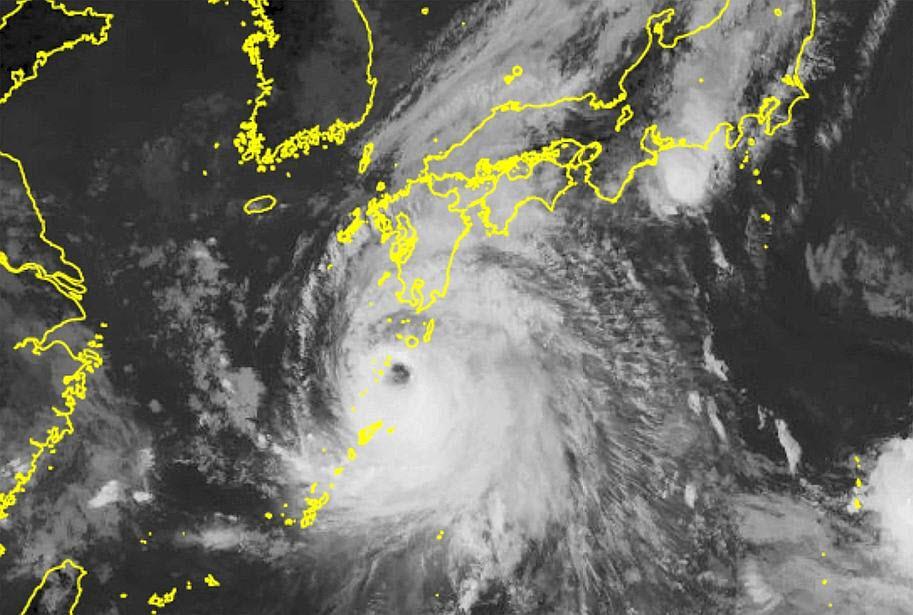 Japon: Le puissant typhon Shanshan frappe l'île de Kyushu 1 vis 0829202410055206