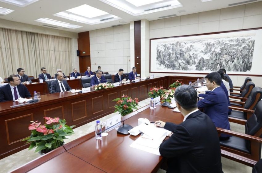M. Akhannouch s’entretient avec de hauts responsables et opérateurs économiques d’Anhui, deuxième province productrice et exportatrice d’automobiles en Chine 1 AKHENOUCH 850x560 1